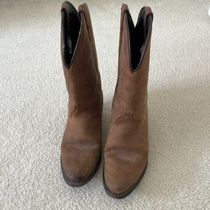 Brown cowboy boots size 8